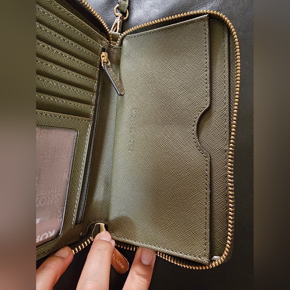 Michael Kors Large Continental Wallet Saffiano leather Olive NWOT - Picture 12 of 16